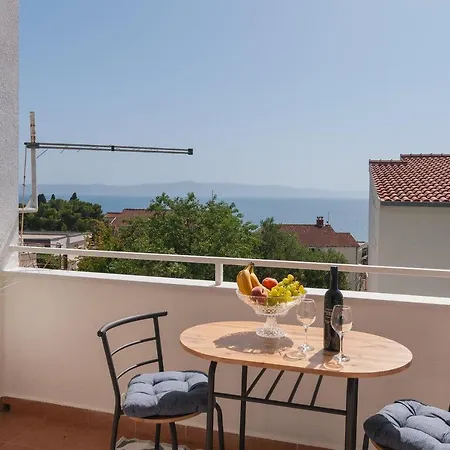 Neven Apartment *